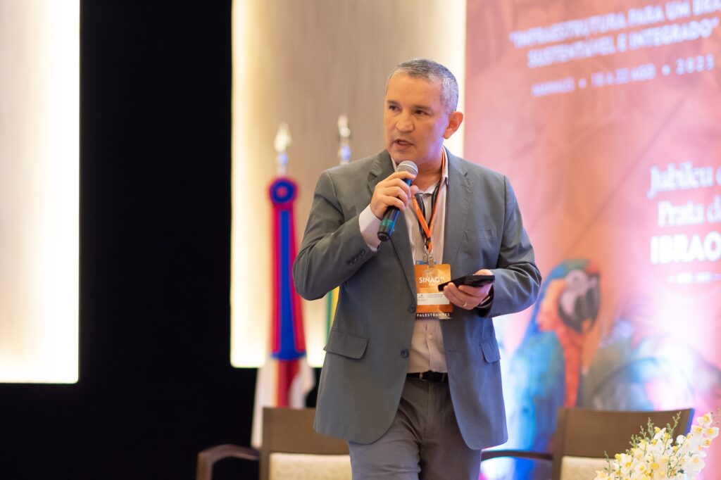 Professor da UFAM fala da necessidade de infraestrutura na Amazônia em conferência de encerramento do XXI SINAOP