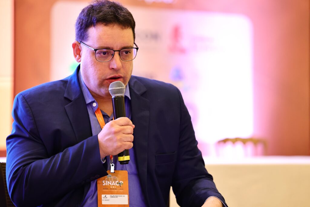 Auditor do TCE-PE apresenta auditoria em PPP de saneamento no Recife durante o XXI Sinaop