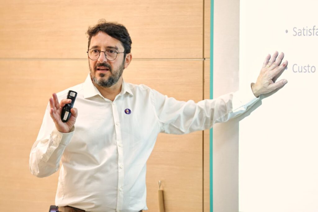 Pesquisador do Ipea ministra minicurso sobre análise de custo-benefício em projetos de infraestrutura durante XXI Sinaop