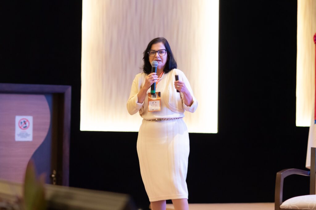 Projetos do TCE-PR para retomada de obras públicas paralisadas são abordados durante o painel do XXI Sinaop