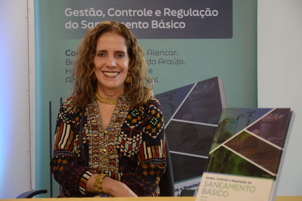 Livro “Gestão, Controle e Regulação do Saneamento Básico” do Ibraop é divulgado em ação do TCDF pelo Dia do Servidor Público